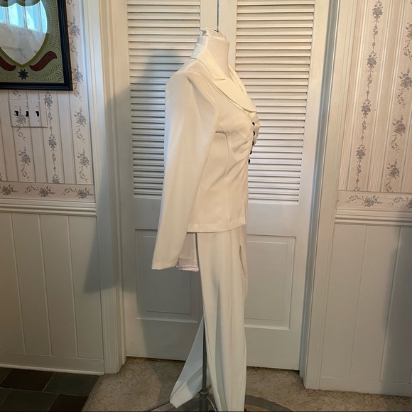 DONUTZ 2 PIECE IVORY PANT SUIT. SIZE 13 - Picture 2 of 7